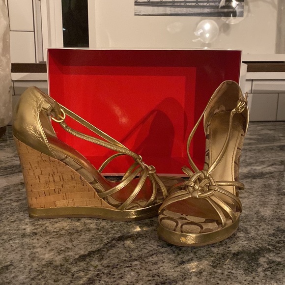 Gold Coach Wedges - Picture 2 of 4